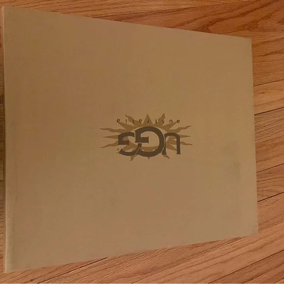 NWT UGG UGG
australla
W CLASSIC
SHORT
5825 W / MAG - Picture 3 of 8